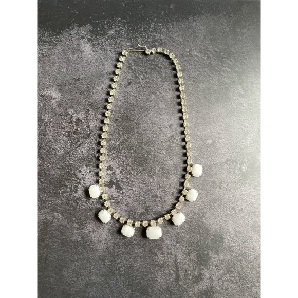 Vintage Kramer Necklace White Milk Glass & Rhinestones Not Signed - Picture 4 of 6